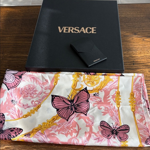 Versace Multi-Color Heritage Butterfly Print Silk Shawl Scarf Pink & White NIB - Picture 6 of 7